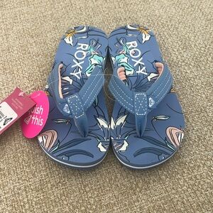 Roxy sz 11 girls flip flops